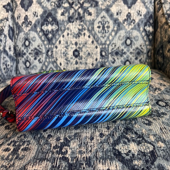 Louis Vuitton Tropical Epi Twist MM - Picture 9 of 15